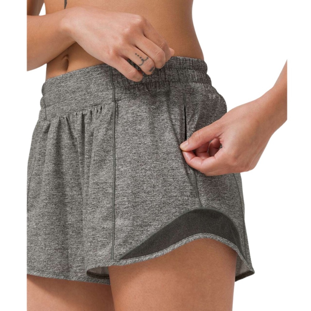 Lululemon Hotty Hot Short II *Long 4" in Size 6